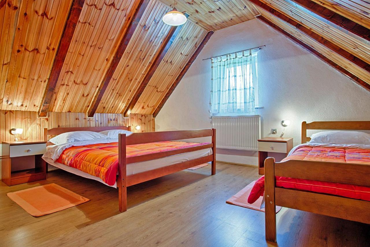 Andrea In Sertic Poljana - Haus Fuer 6 Personen Plitvicka Jezera Exterior photo